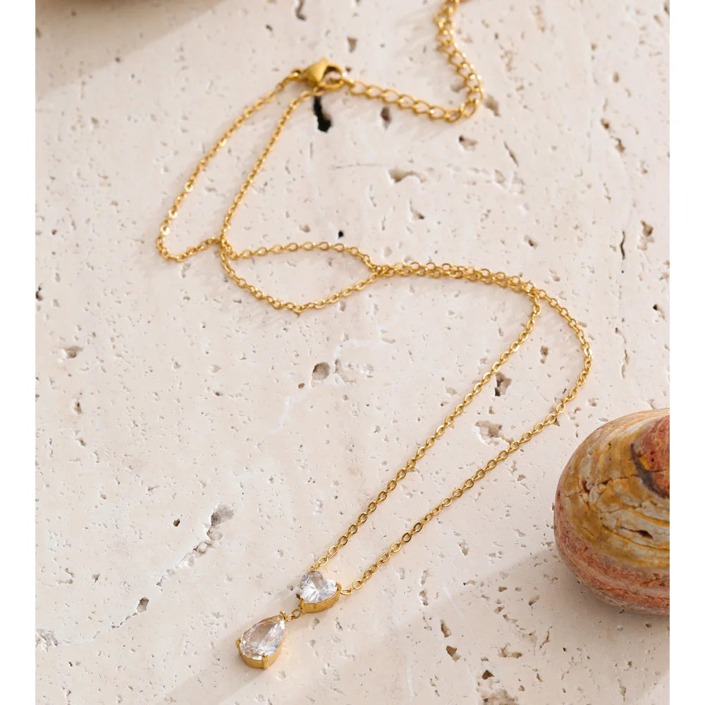 Cubic zirconia heart necklace in gold-plated stainless steel with cubic zirconia.