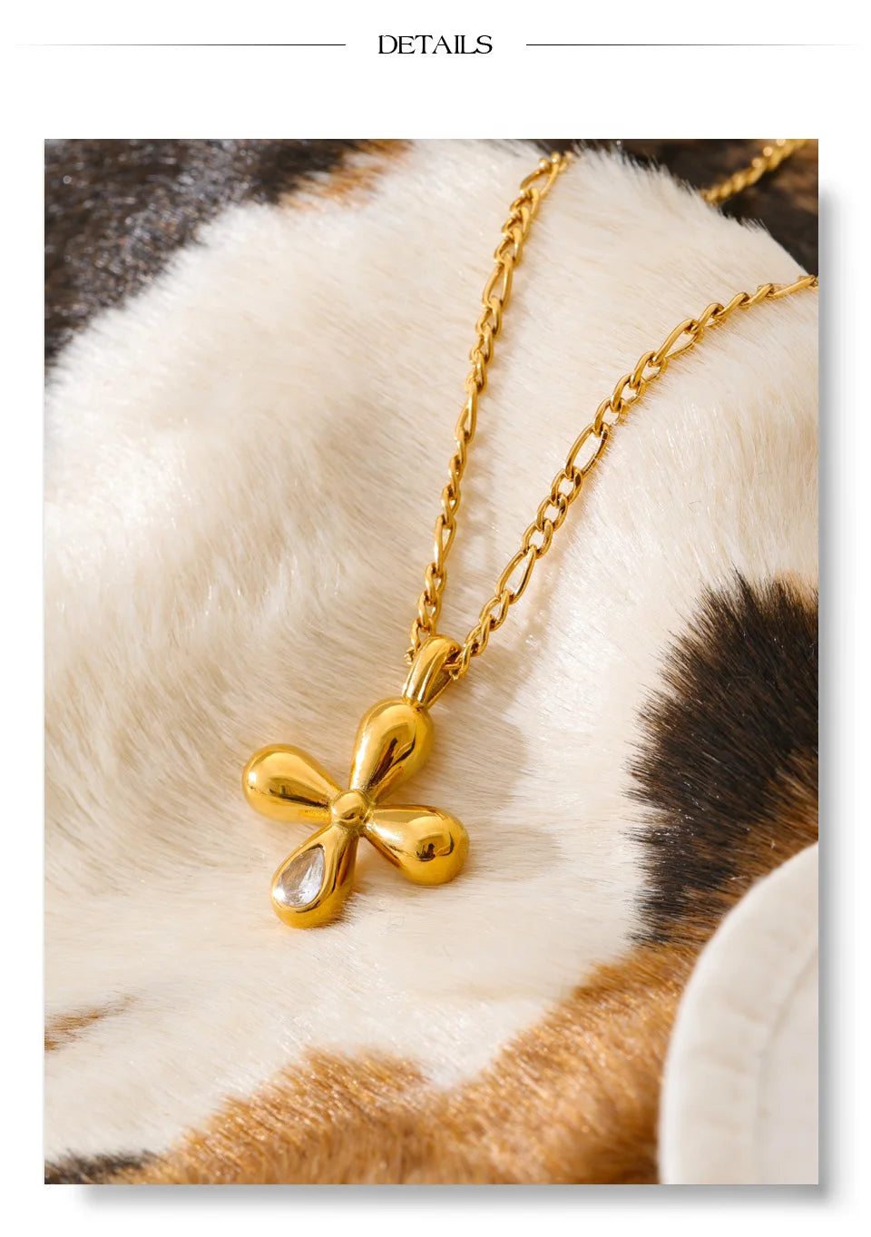 Cubic zirconia flower necklace in gold-plated stainless steel with cubic zirconia.