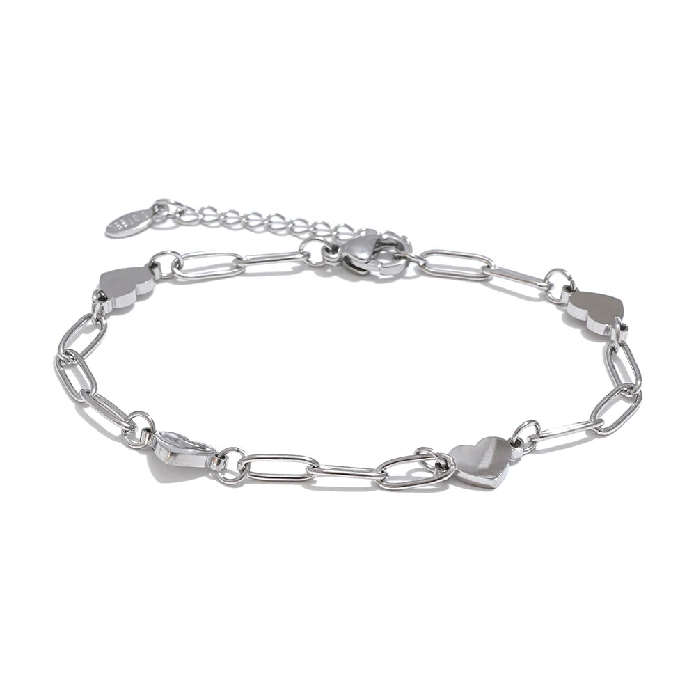 Heart chain necklace in gold-plated stainless steel.