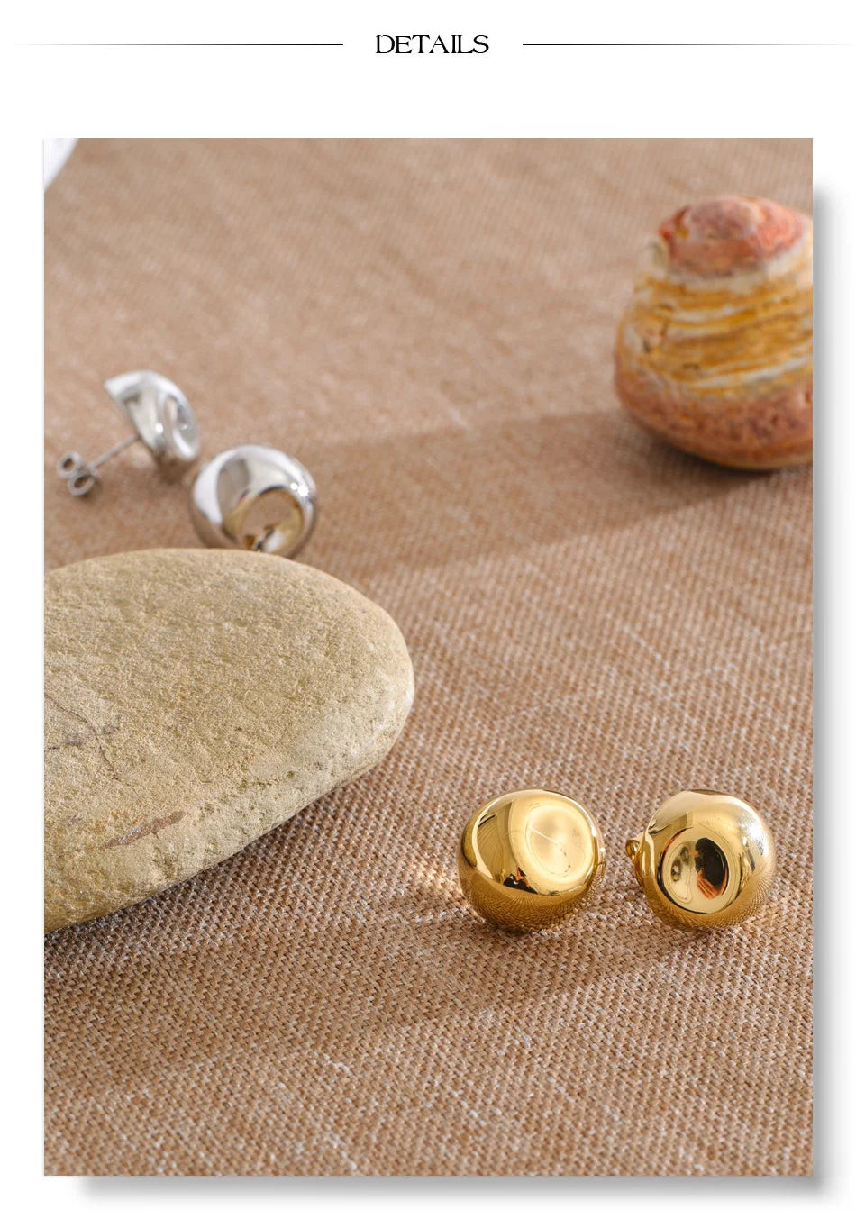 Geometric earrings in gold-plated stainless steel.