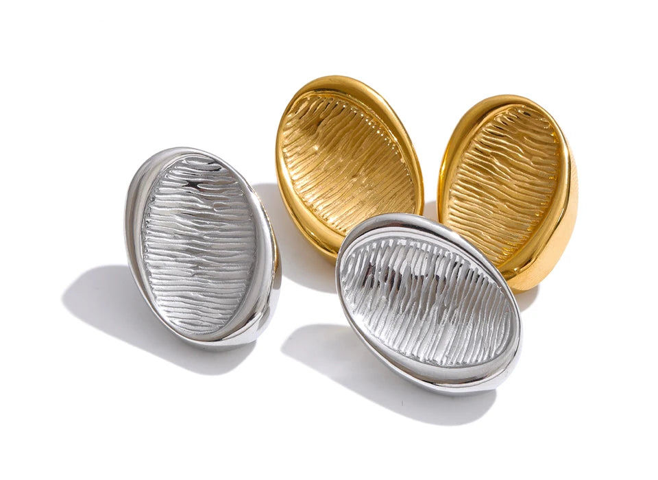 Geometric earrings in gold-plated stainless steel.
