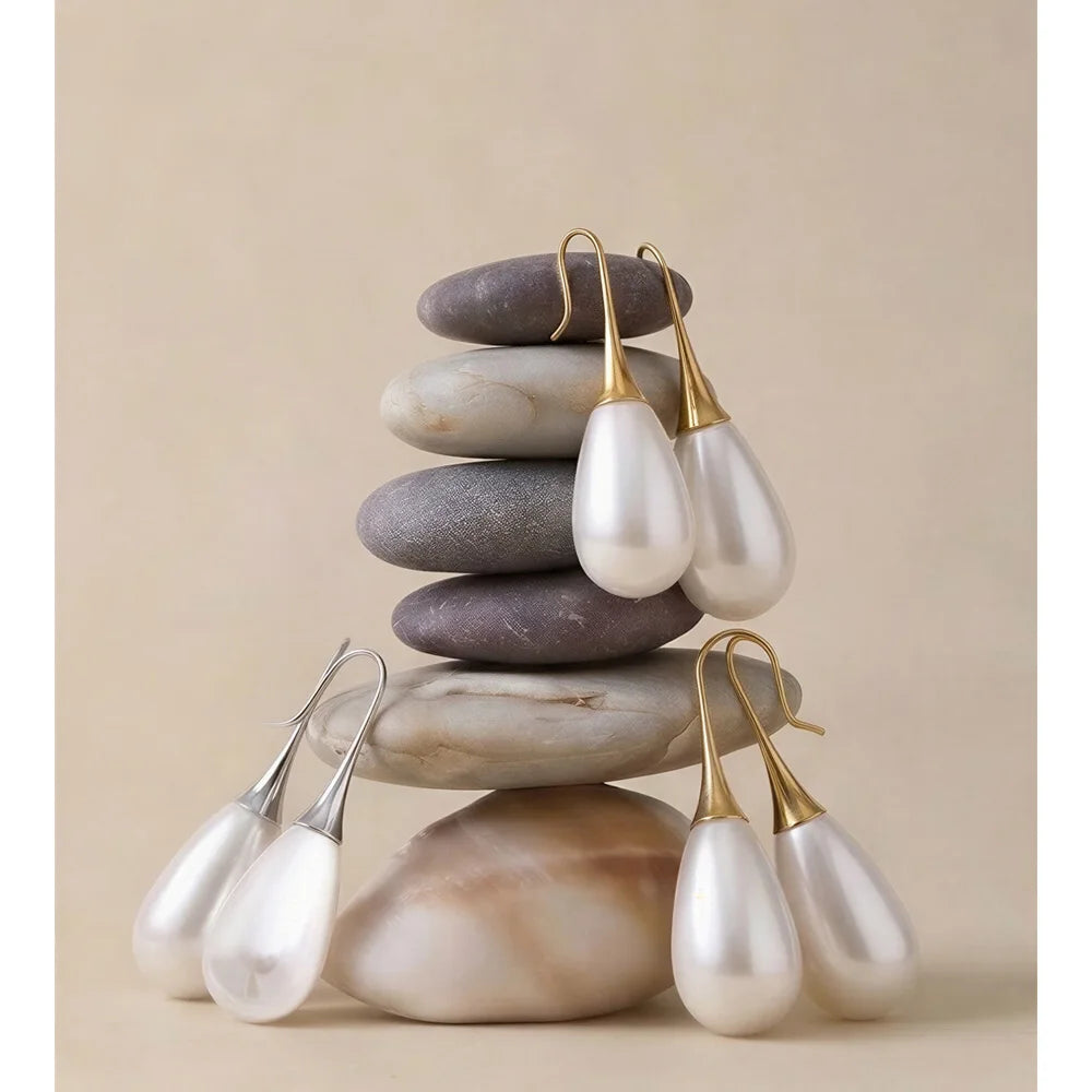 Pearl geometric earrings in gold-plated stainless steel with pearl.