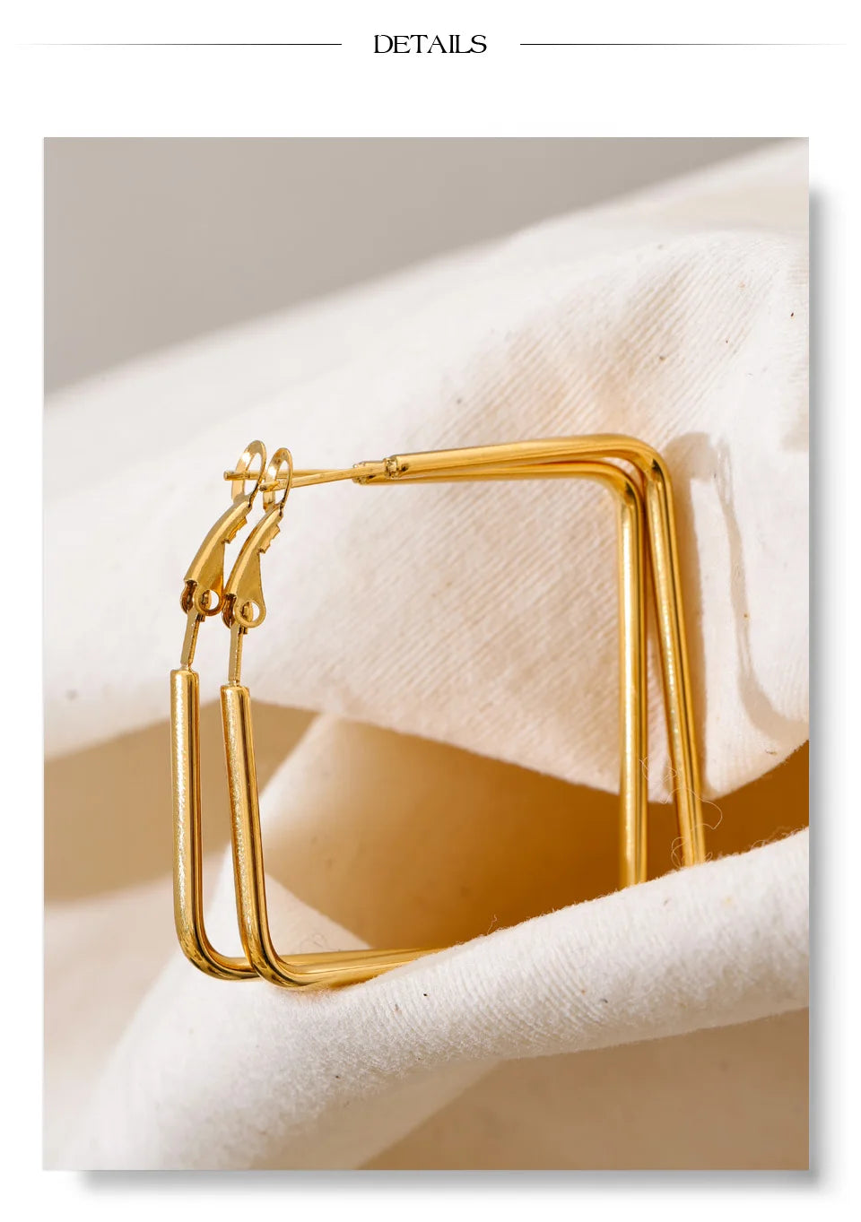 Geometric earrings in gold-plated stainless steel.