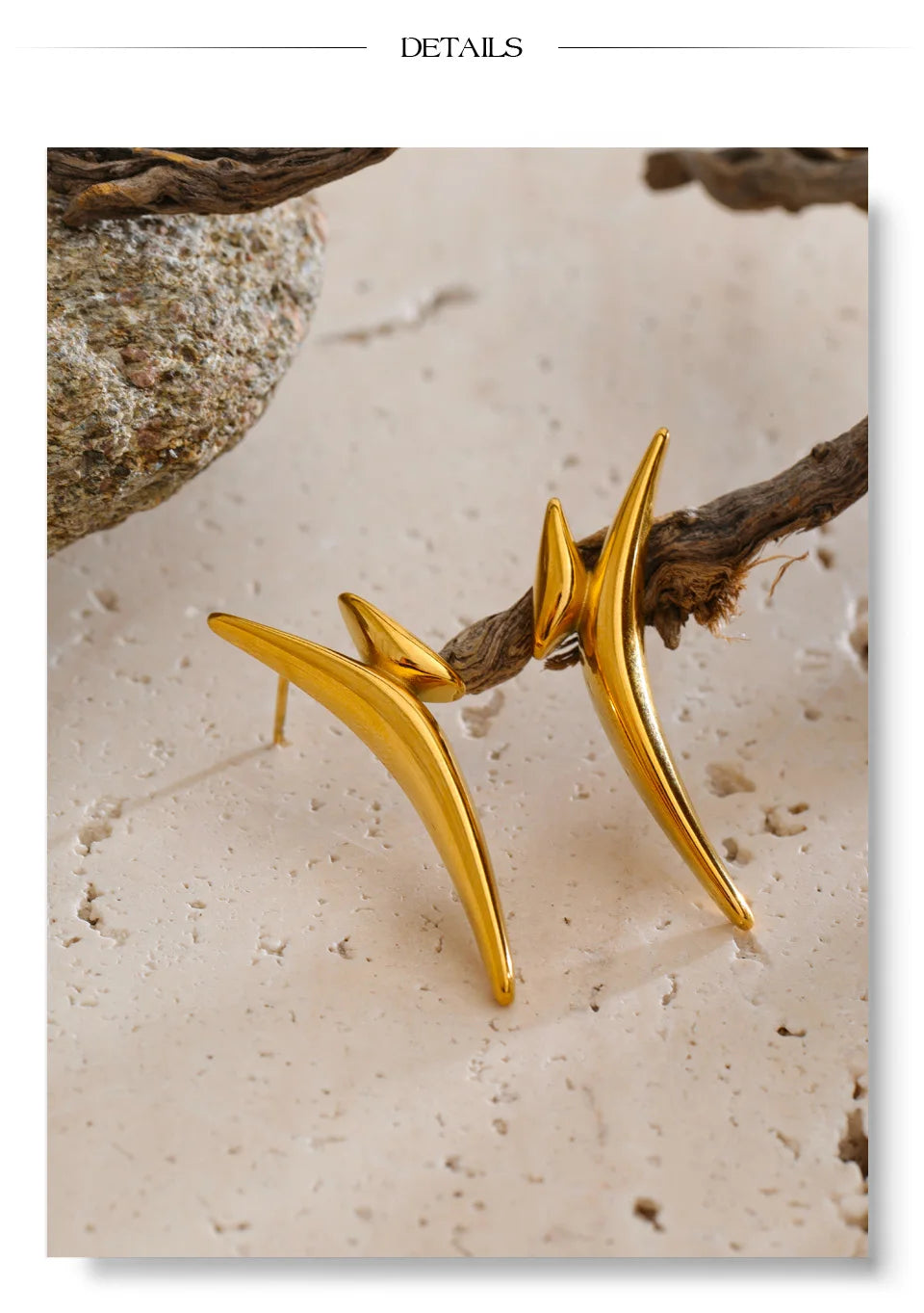 Geometric earrings in gold-plated stainless steel.