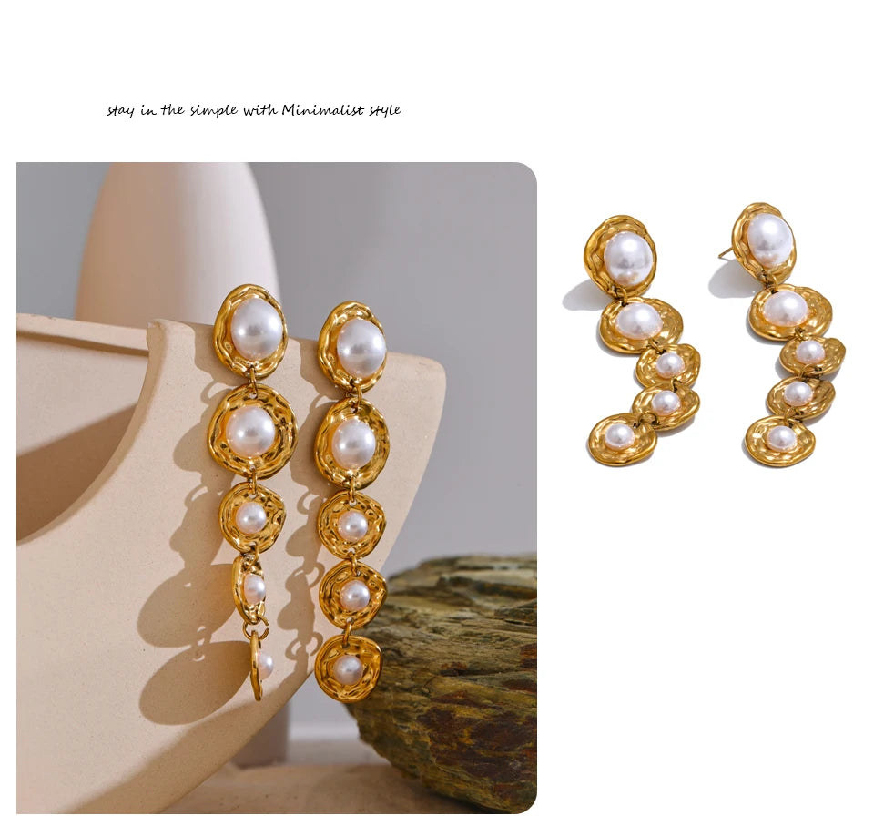 Pearl geometric earrings in gold-plated stainless steel with pearl.