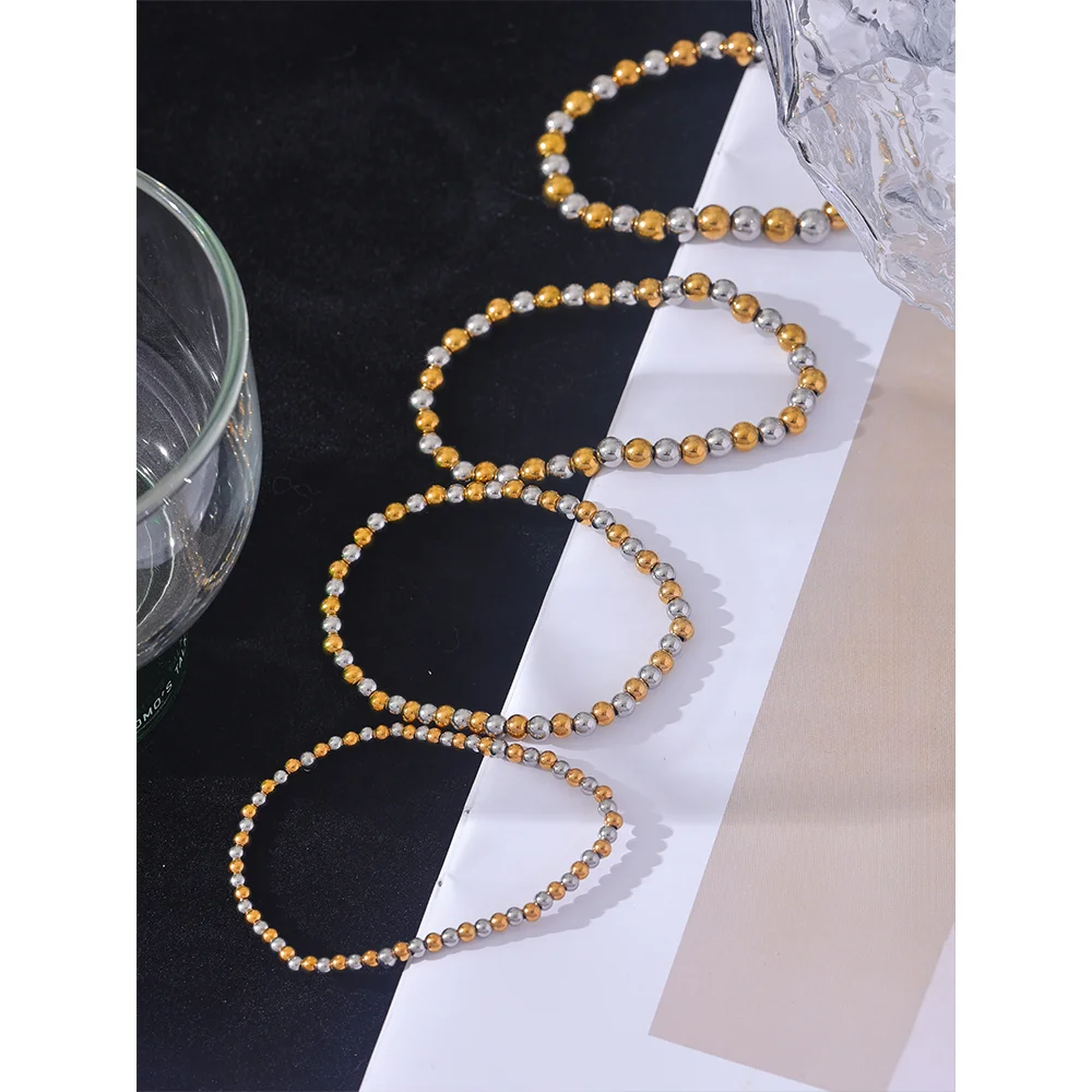 Beaded geometric bracelet in gold-plated stainless steel.