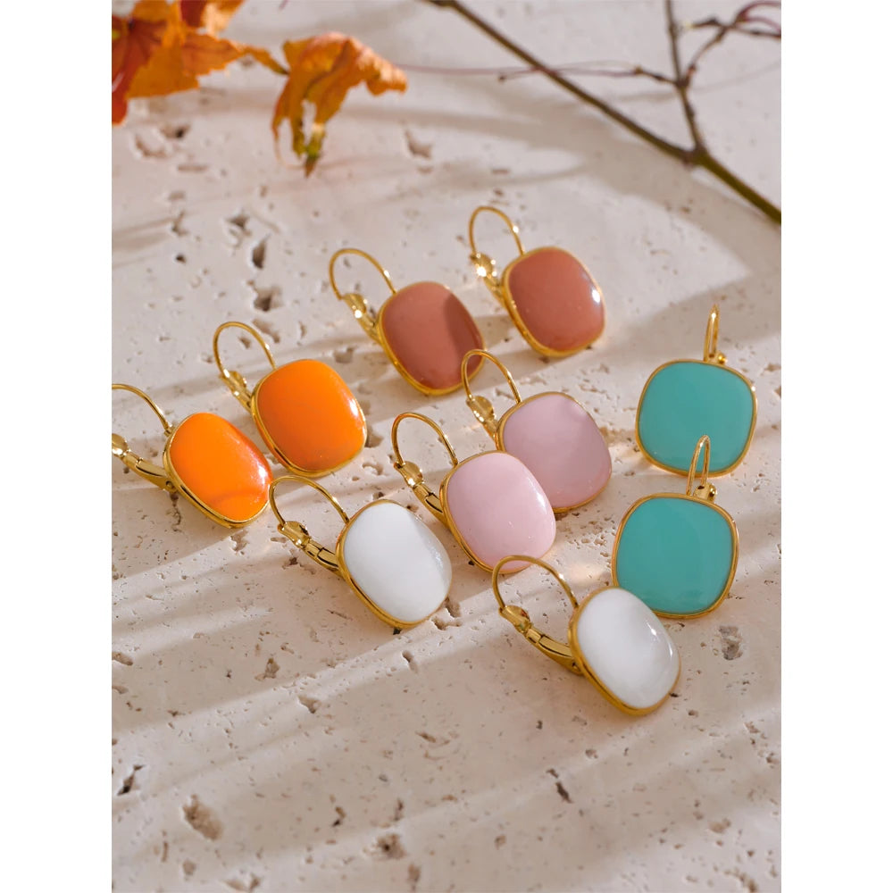 Enamel geometric earrings in gold-plated stainless steel with enamel.