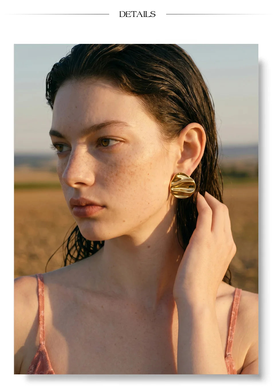 Geometric earrings in gold-plated stainless steel.