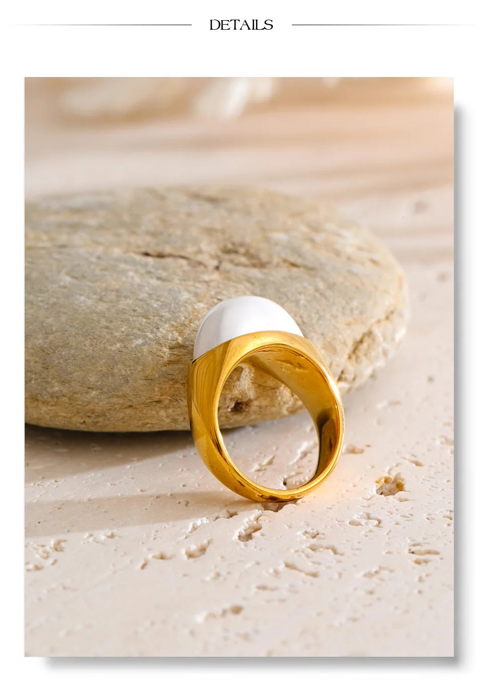 Pearl geometric ring in gold-plated stainless steel with pearl.