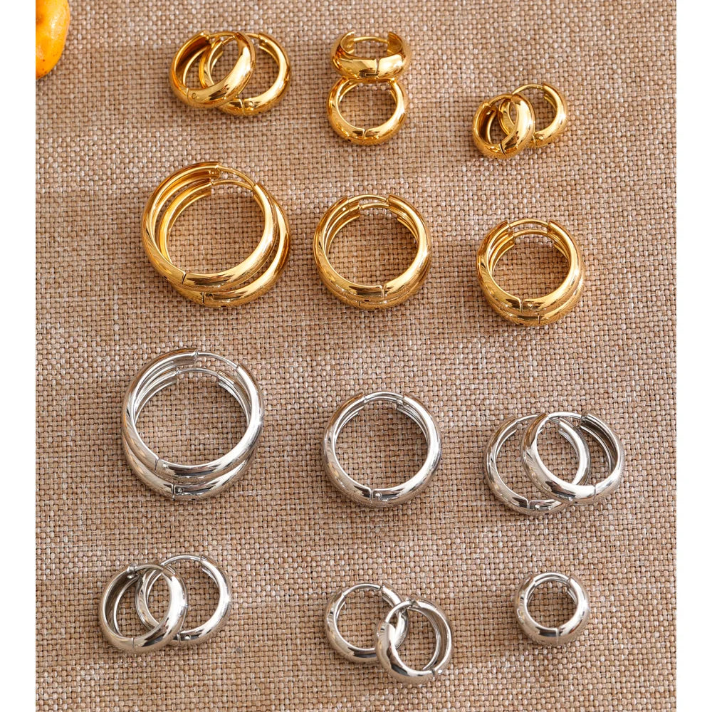 Geometric earrings in gold-plated stainless steel.