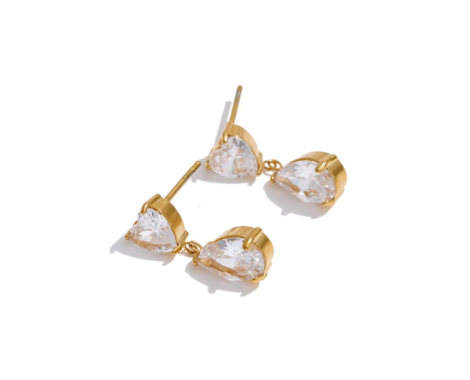Cubic zirconia heart earrings in gold-plated stainless steel with cubic zirconia.