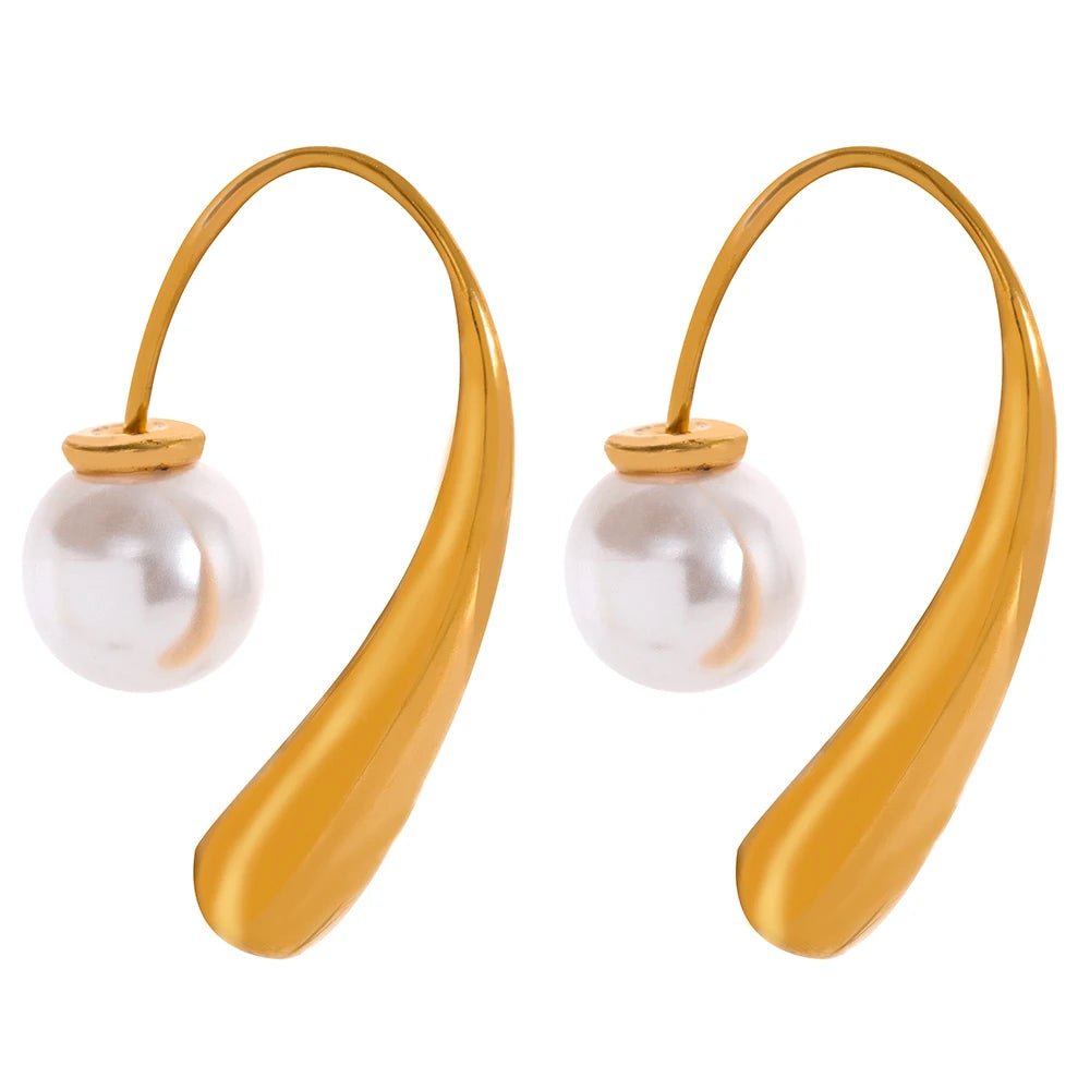 Pearl minimalist geometric earrings in stainless steel with pearl.