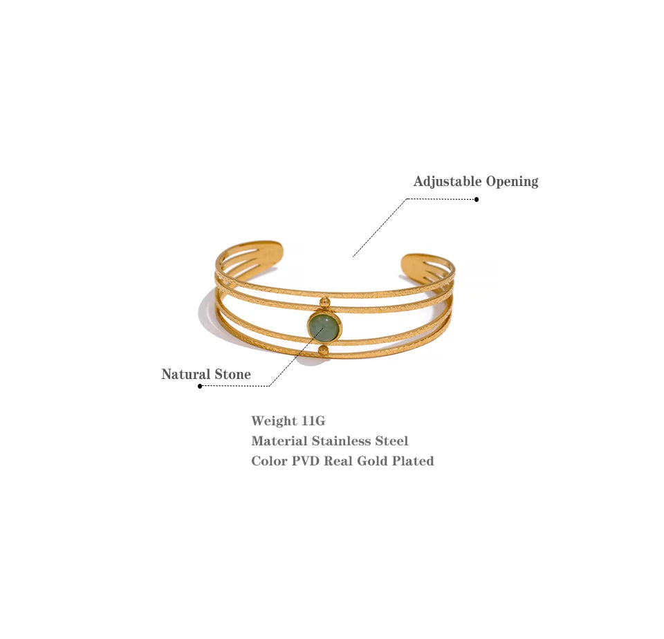 Green natural stone boho bracelet in gold-plated stainless steel with natural stone.