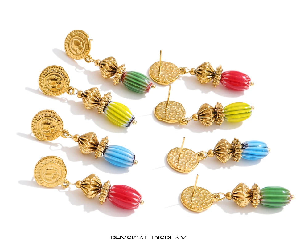 Geometric earrings in gold-plated stainless steel.