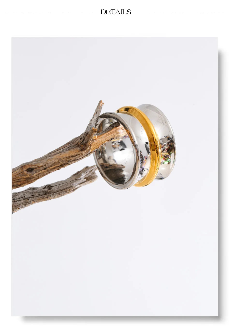 Minimalist geometric ring in 18K gold-plated stainless steel.