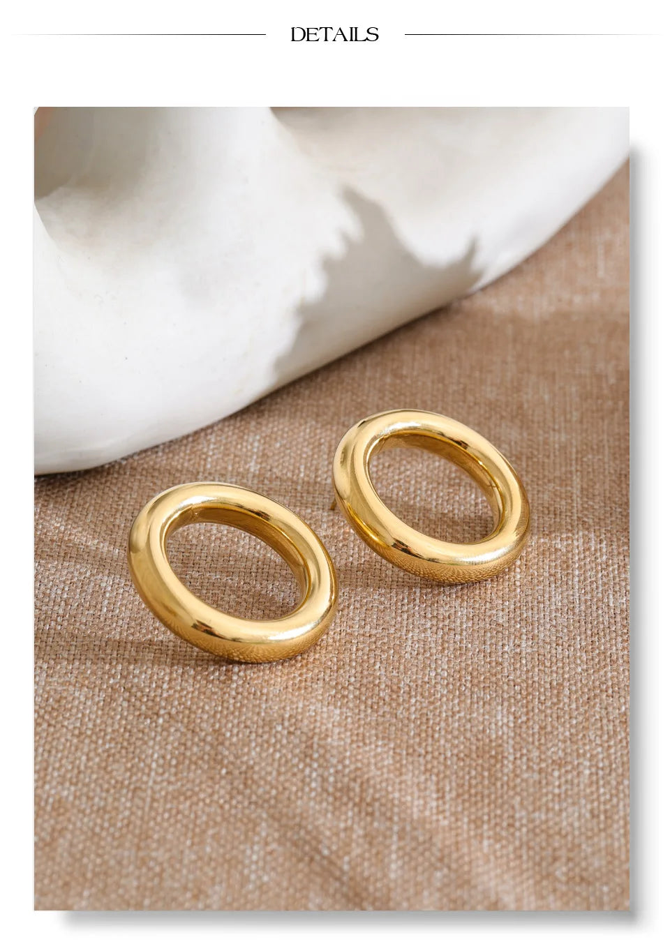 Geometric earrings in gold-plated stainless steel.