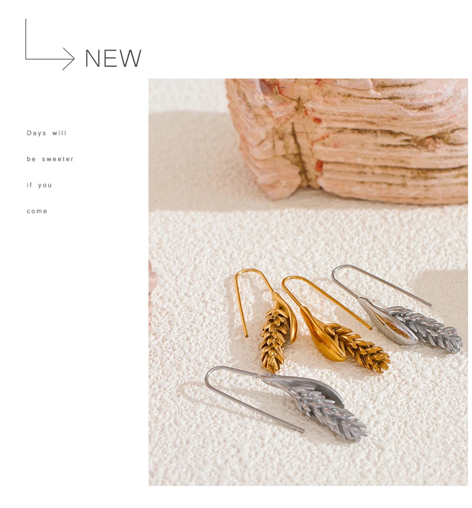 Geometric earrings in gold-plated 316L stainless steel.
