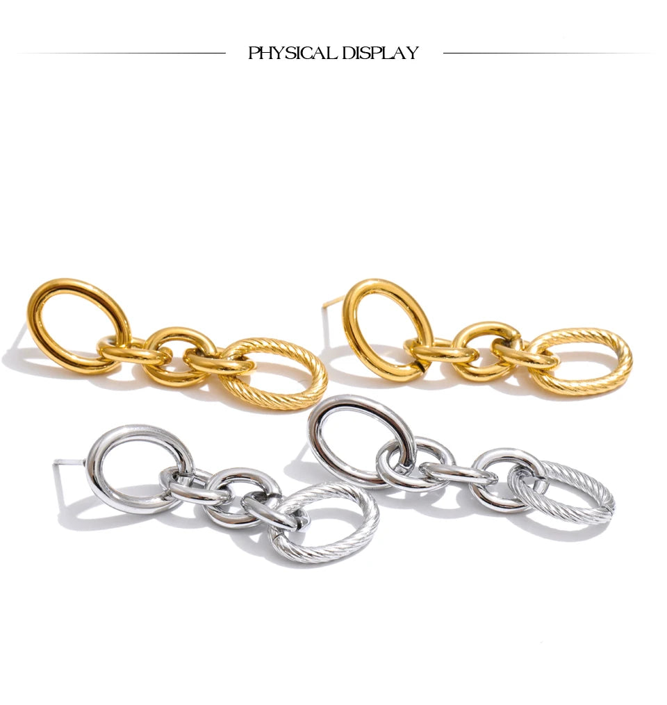 Geometric layered earrings in gold-plated stainless steel.