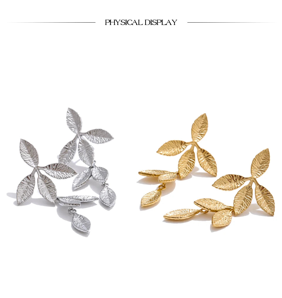 Geometric earrings in gold-plated stainless steel.