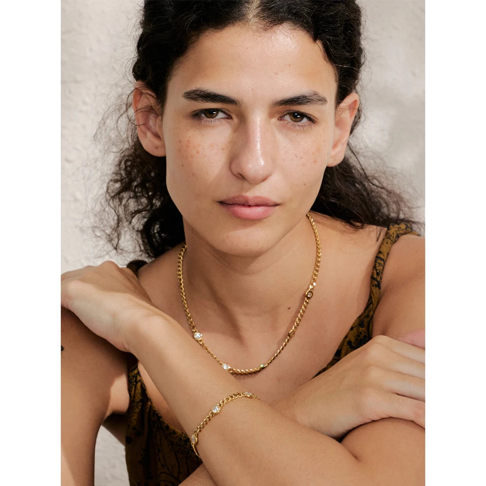 Cubic zirconia geometric chain necklace in gold-plated stainless steel with cubic zirconia.