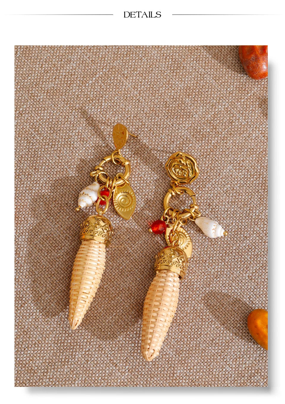 Geometric earrings in gold-plated stainless steel.