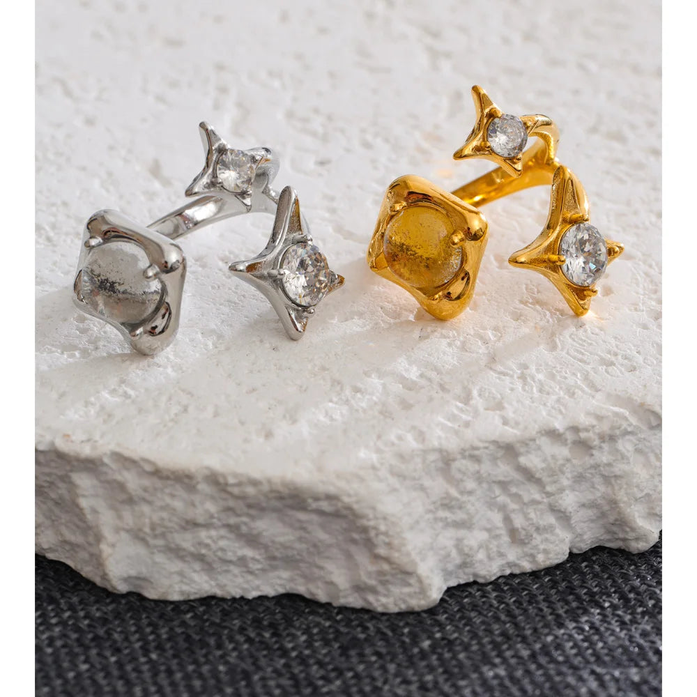 Cubic zirconia geometric ring in 18K gold-plated stainless steel with cubic zirconia.