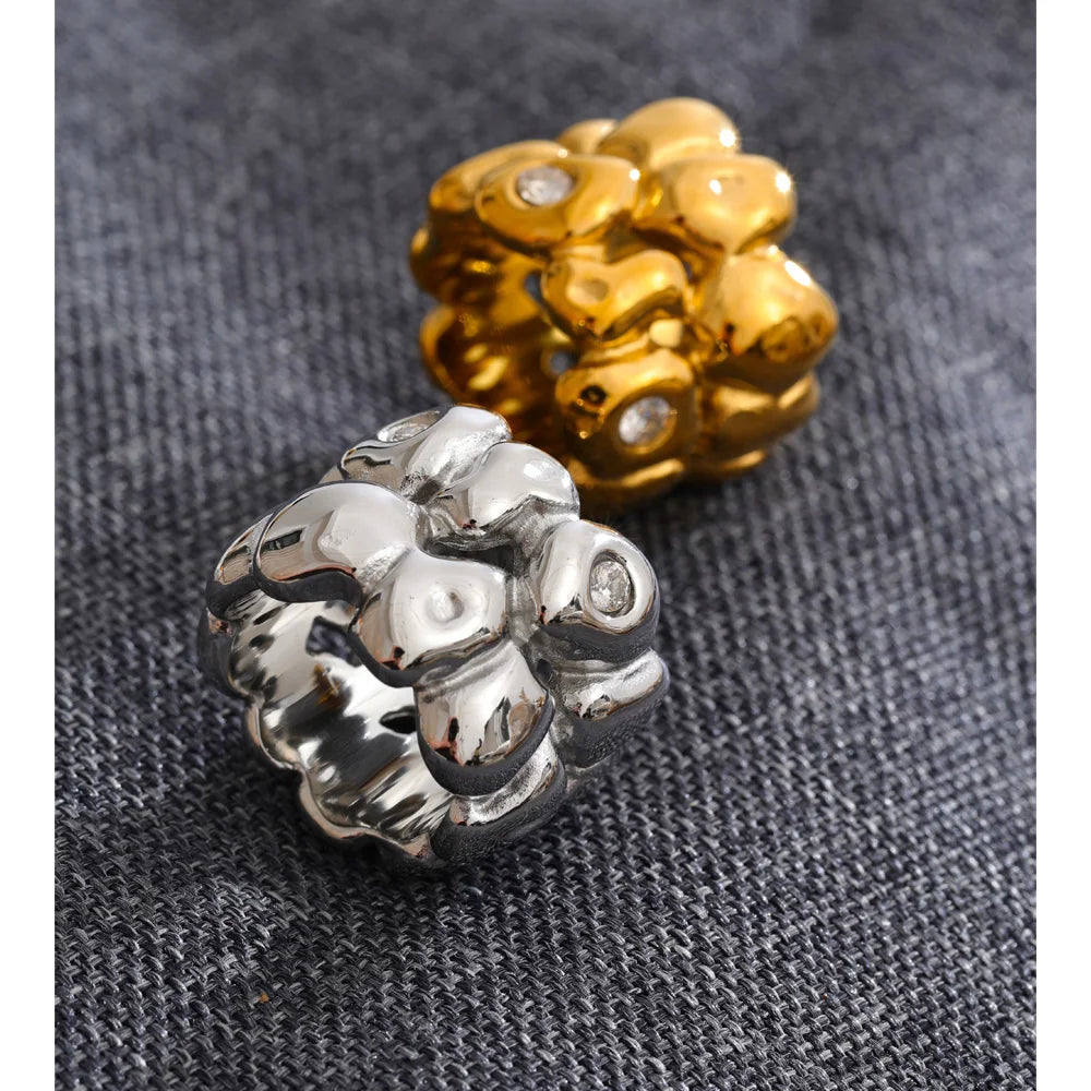 Cubic zirconia geometric ring in 18K gold-plated stainless steel with cubic zirconia.