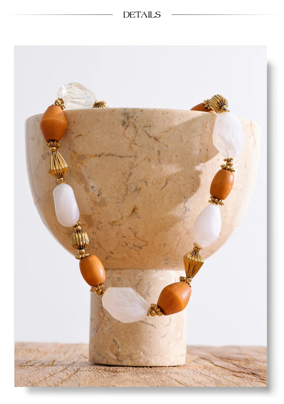 Resin beaded geometric necklace in gold-plated stainless steel with resin.