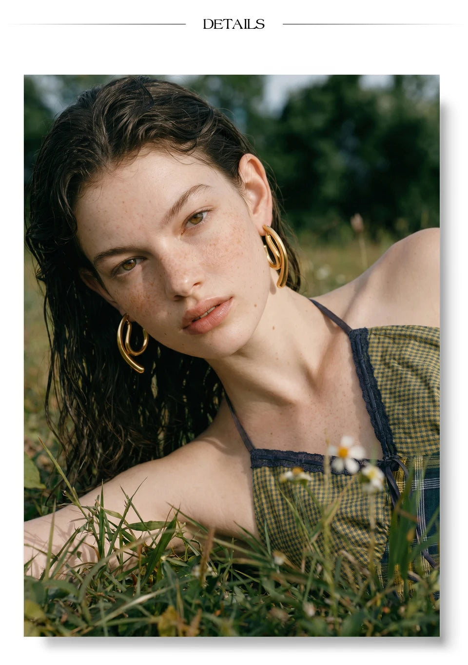 Geometric earrings in gold-plated stainless steel.