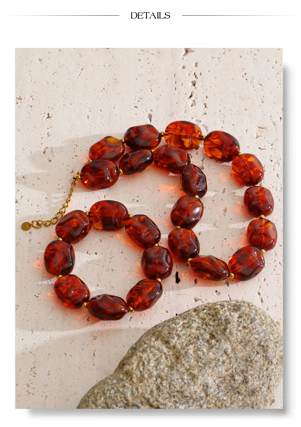 Amber resin acrylic necklace in gold-plated stainless steel with resin and acrylic.