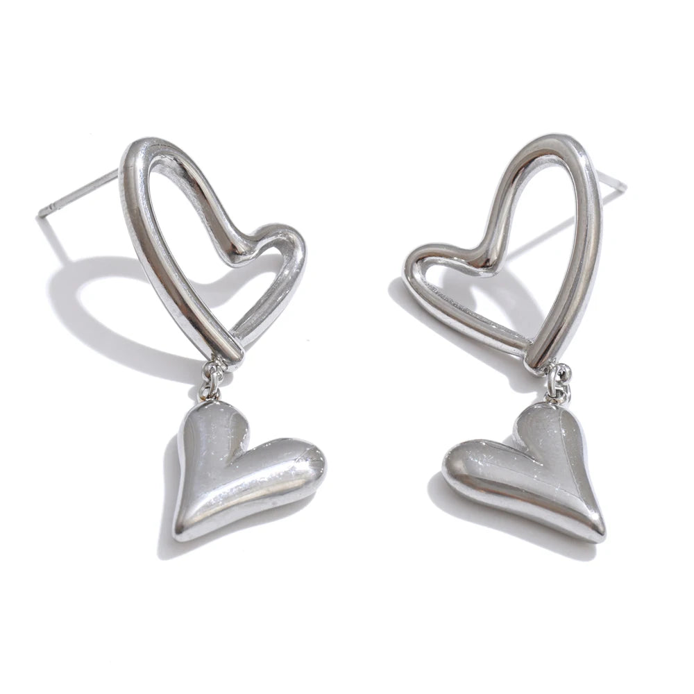 Heart earrings in gold-plated stainless steel.