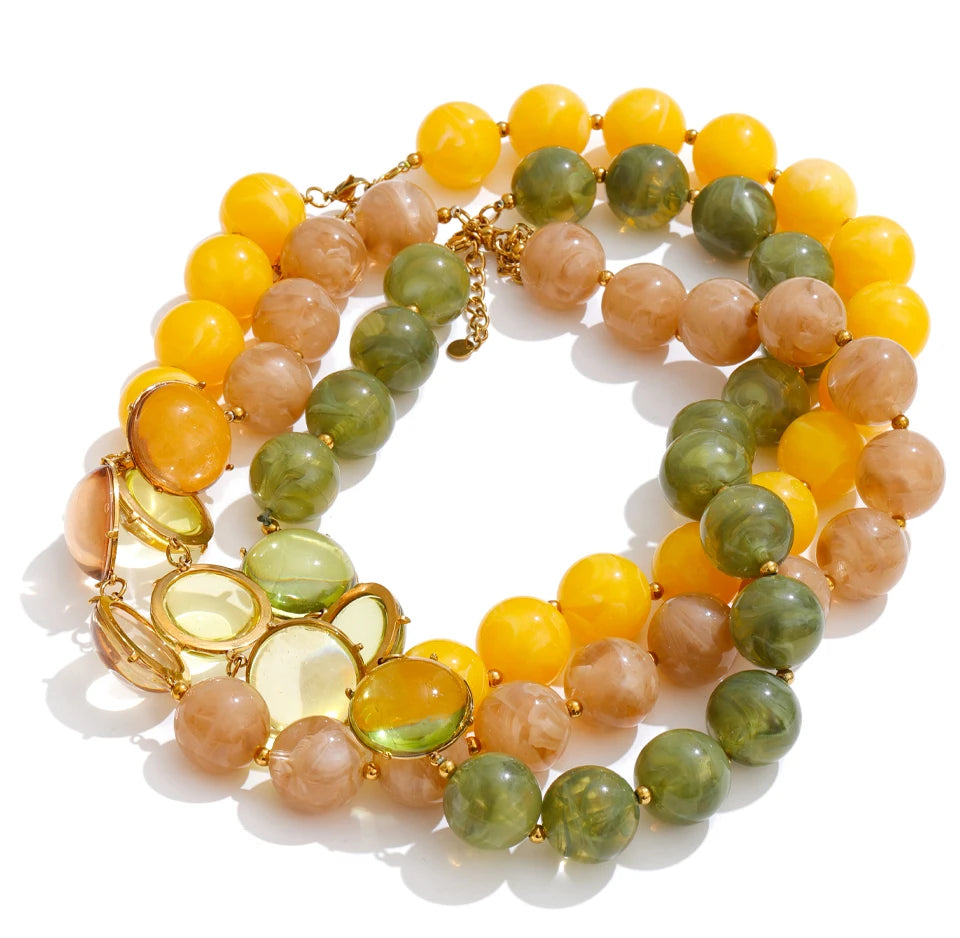Resin acrylic beaded necklace in gold-plated stainless steel with resin and acrylic.