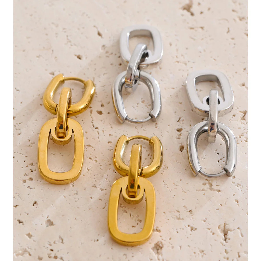 Geometric earrings in gold-plated stainless steel.