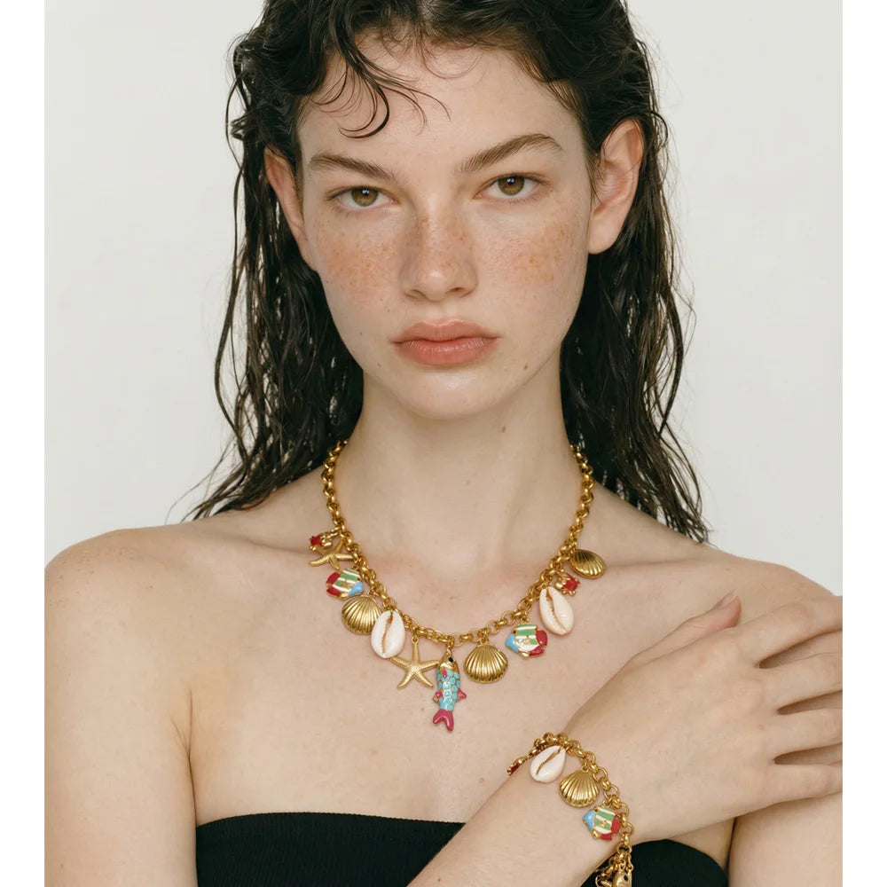 Shell enamel star necklace in gold-plated stainless steel with shell and enamel.