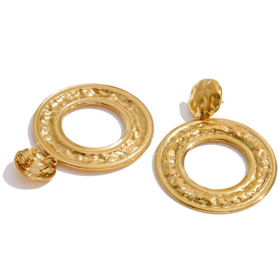 Geometric earrings in gold-plated stainless steel.