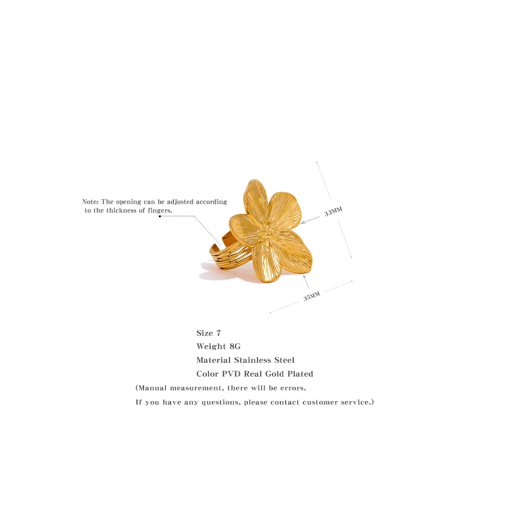 Flower geometric ring in 18K gold-plated stainless steel.