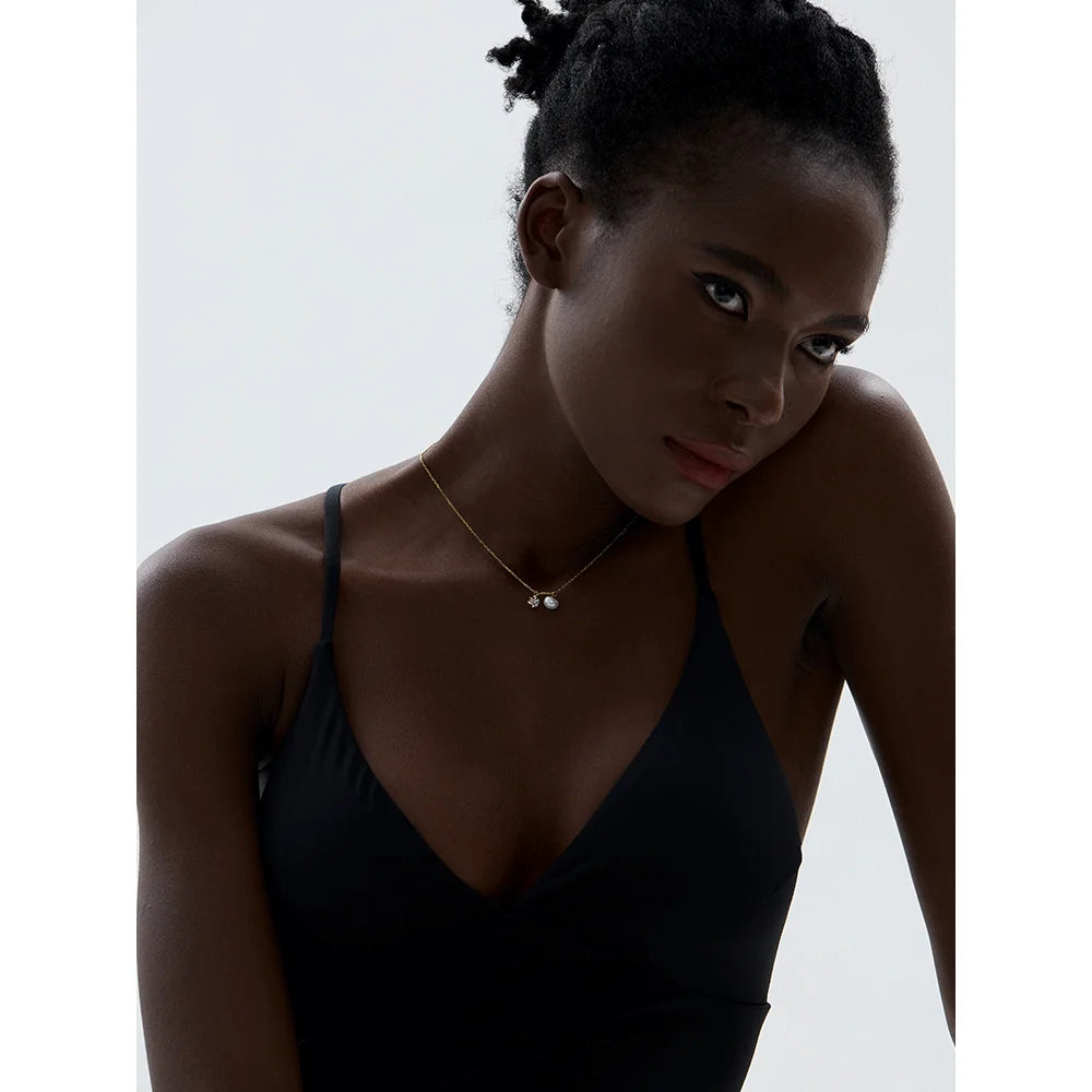 Cubic zirconia pearl geometric necklace in gold-plated stainless steel with pearl and cubic zirconia.