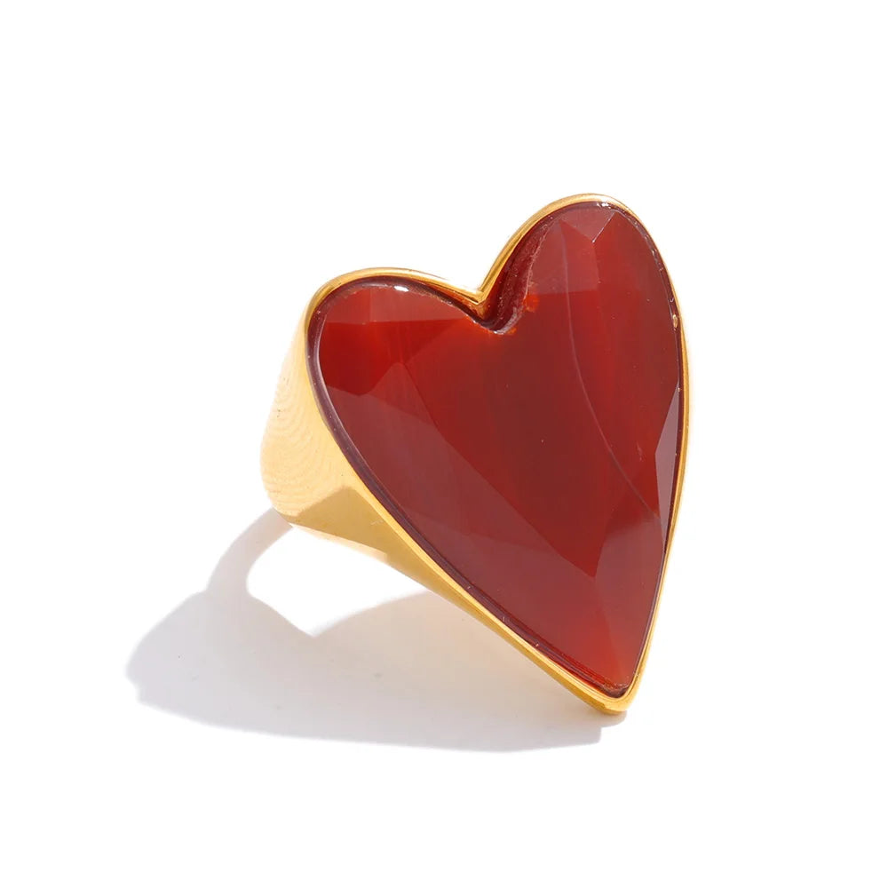 Red natural stone heart ring in 18K gold-plated stainless steel with natural stone.