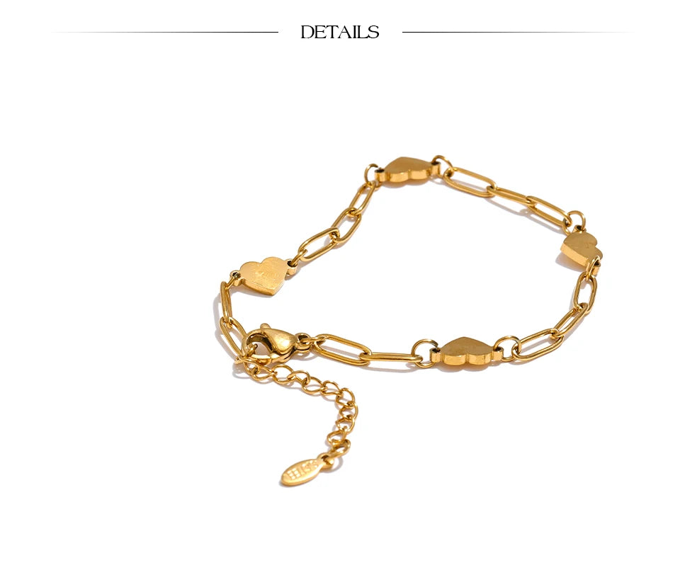 Heart chain necklace in gold-plated stainless steel.