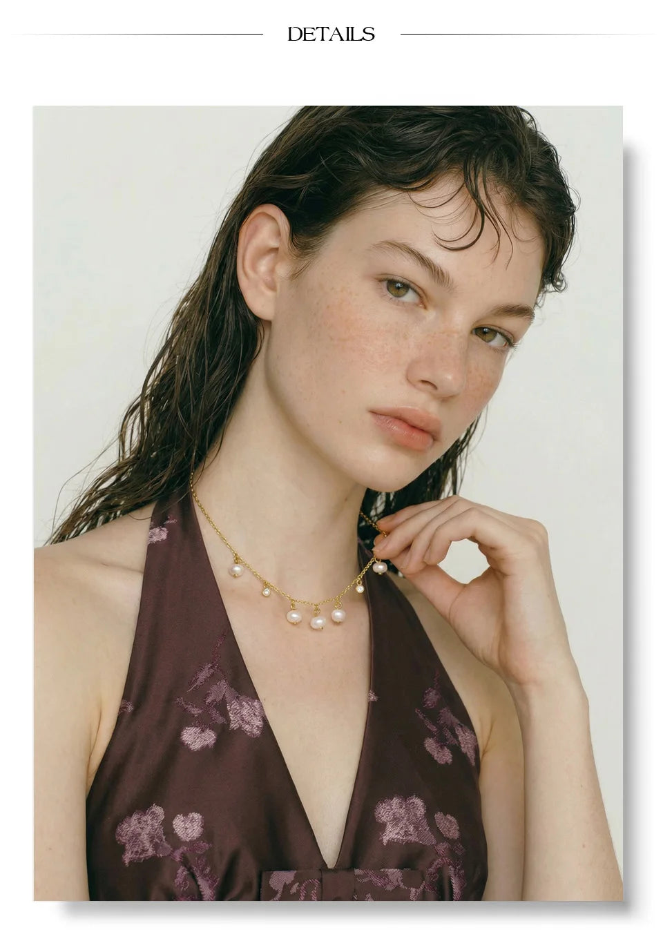 Cubic zirconia freshwater pearl geometric necklace in gold-plated stainless steel with freshwater pearl and cubic zirconia.