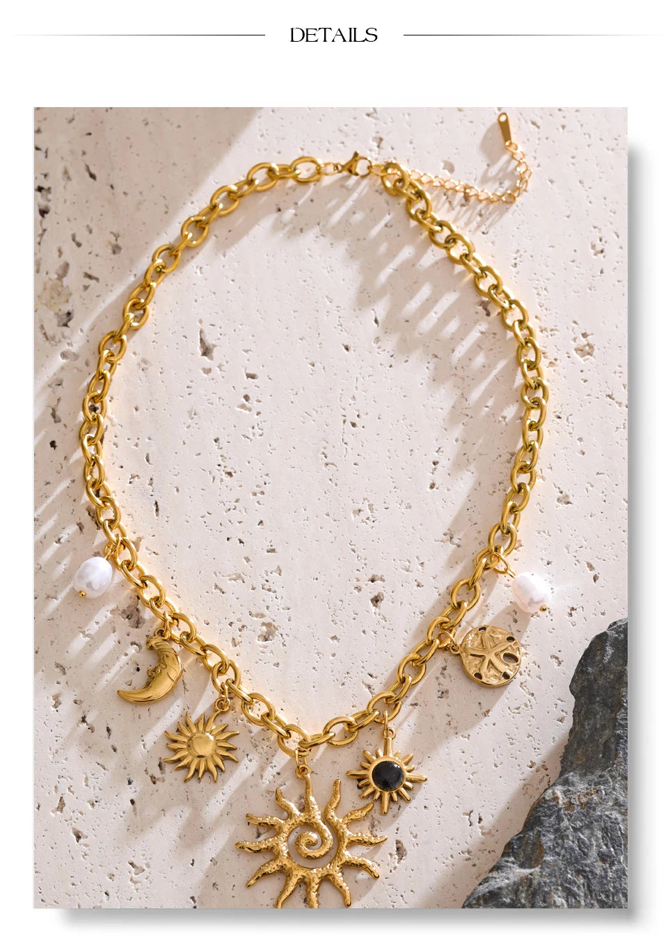 Pearl star moon necklace in gold-plated stainless steel with pearl.