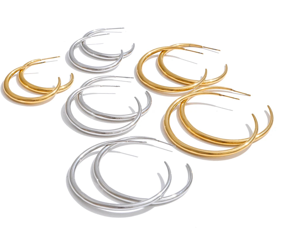 Geometric earrings in gold-plated stainless steel.