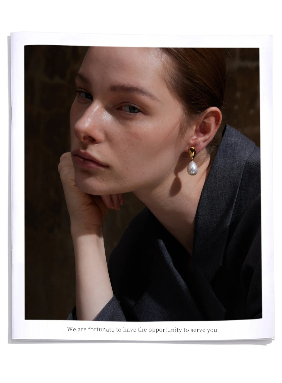 Pearl geometric earrings in gold-plated stainless steel with pearl.