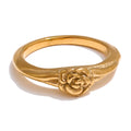 Flower geometric ring in 18K gold-plated stainless steel.