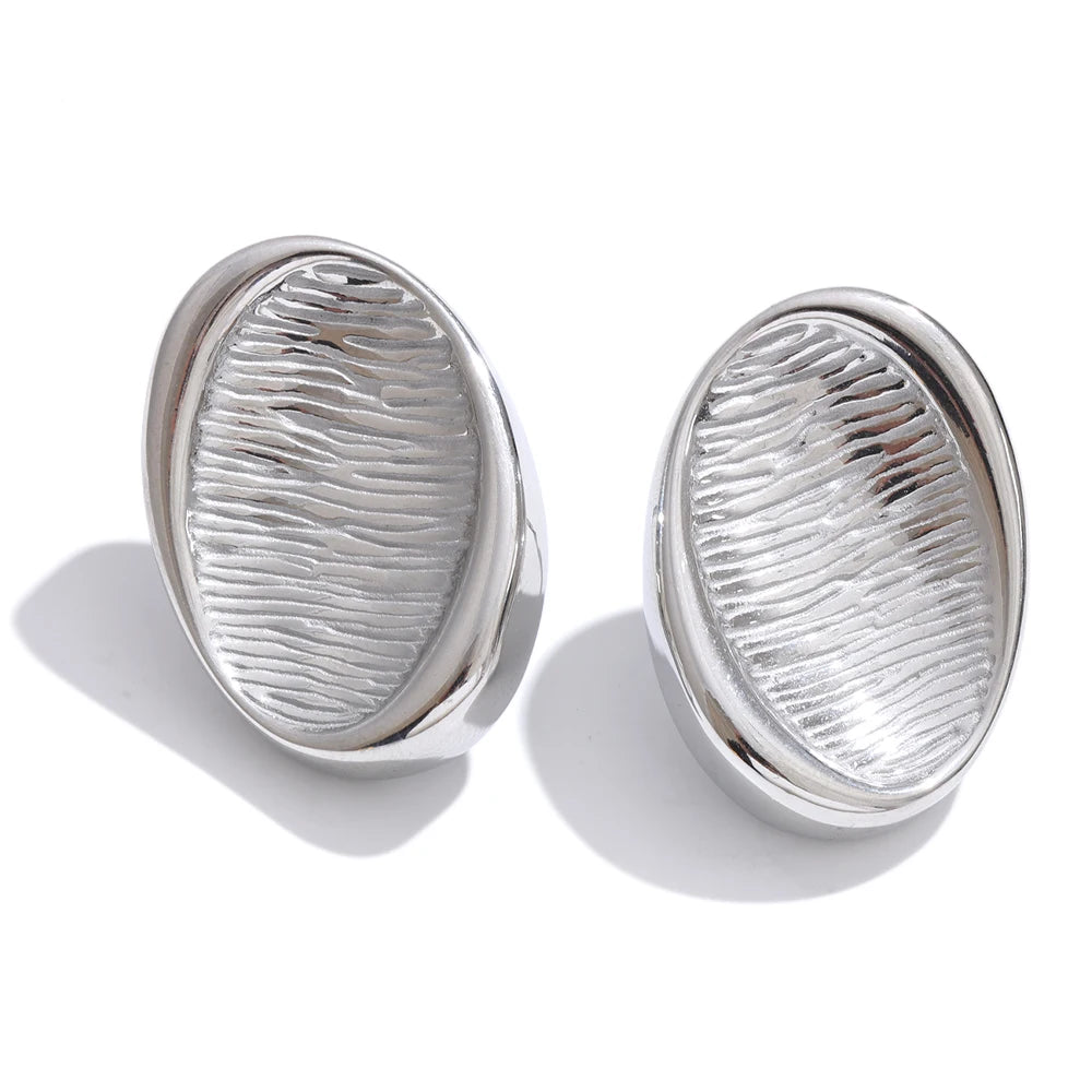 Geometric earrings in gold-plated stainless steel.