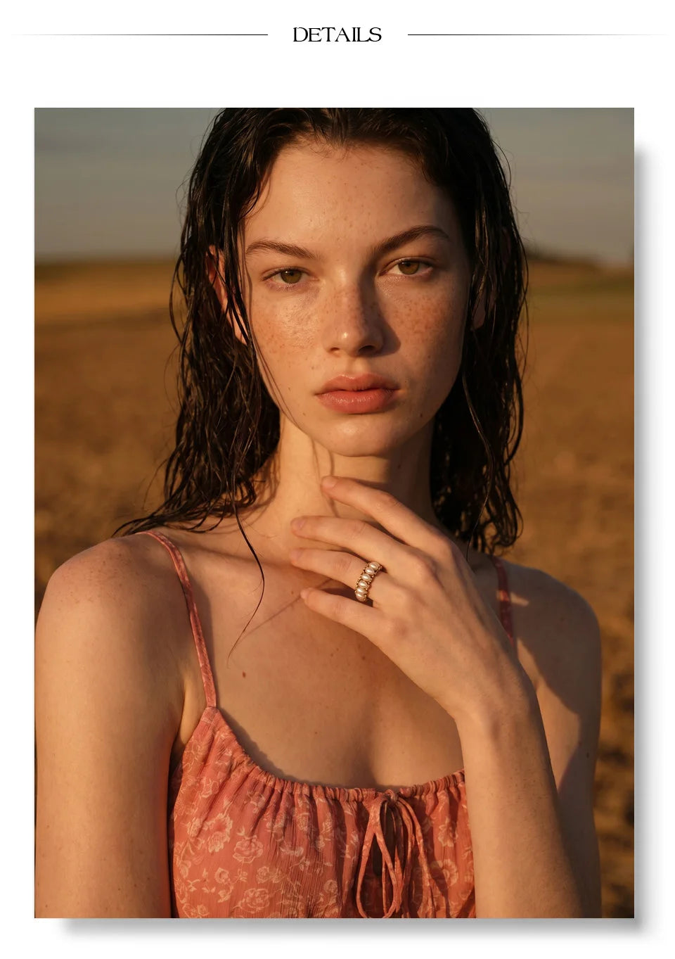Pearl geometric ring in 18K gold-plated stainless steel with pearl.
