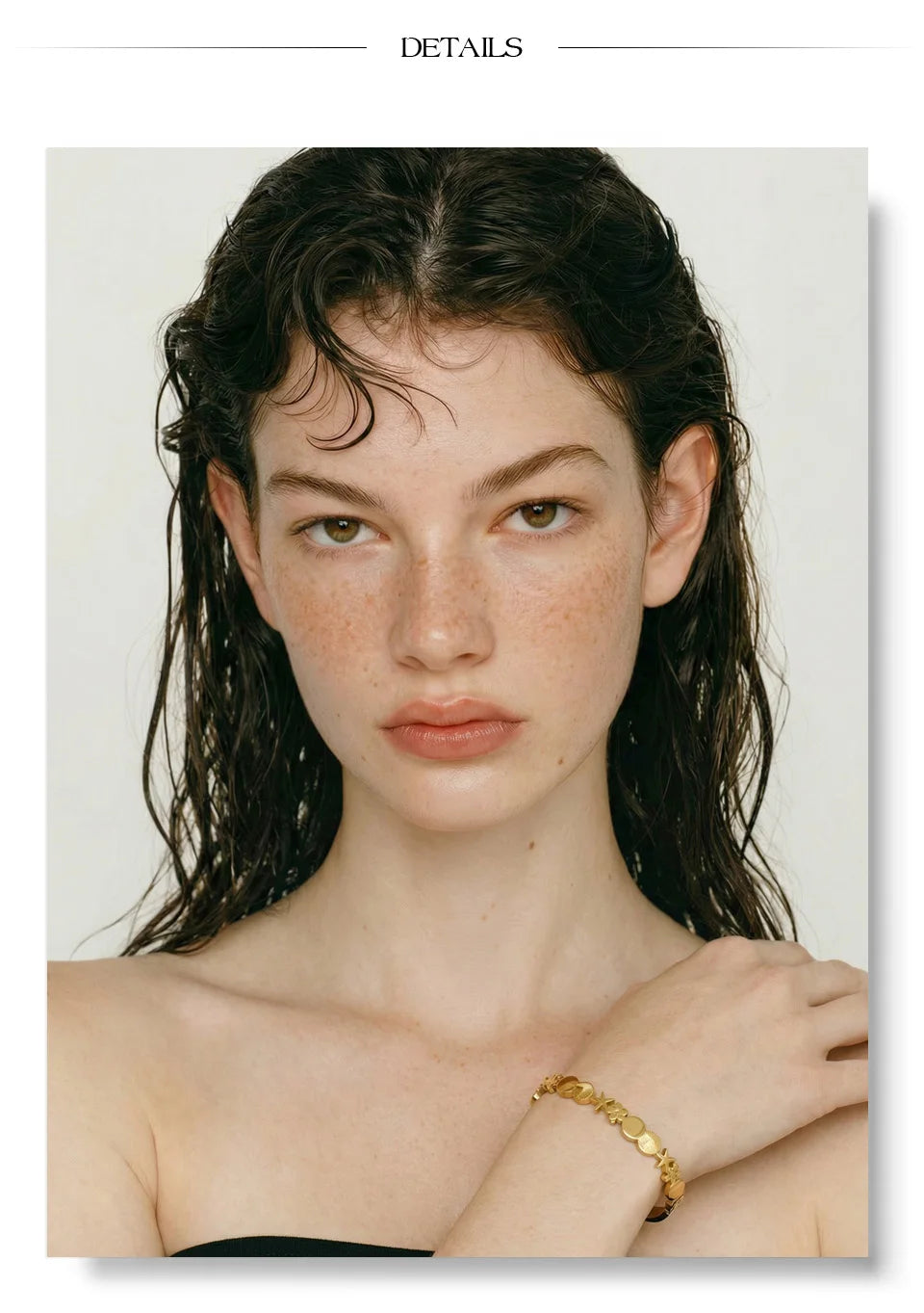 Flower star geometric bracelet in gold-plated stainless steel.