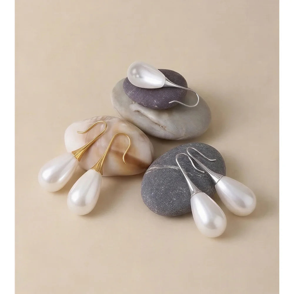 Pearl geometric earrings in gold-plated stainless steel with pearl.