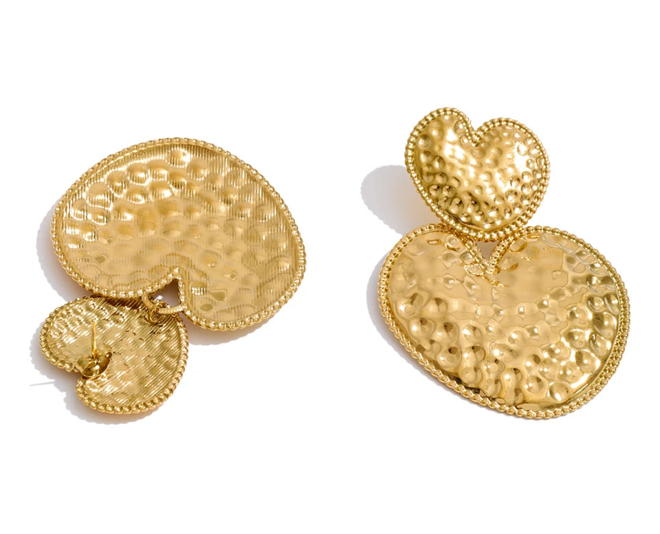 Heart earrings in gold-plated stainless steel.