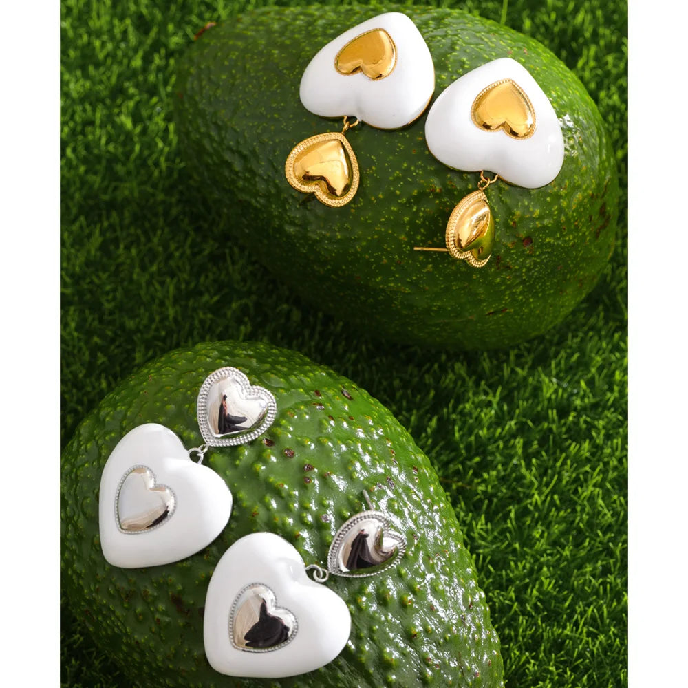 White enamel heart earrings in gold-plated stainless steel with enamel.